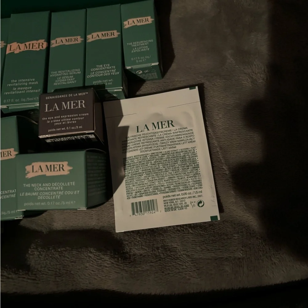 La Mer Skincare Collection with Teal Bag - Picture 6 of 7